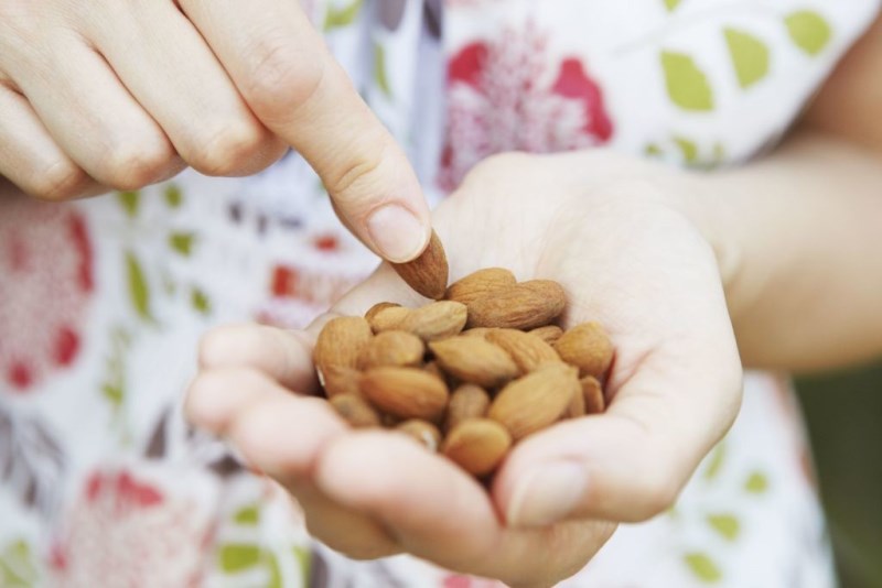Esto es lo que pasa si tomas dos almendras al día