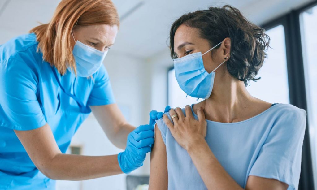 Muy raramente se han observado casos de inflamación del músculo cardíaco