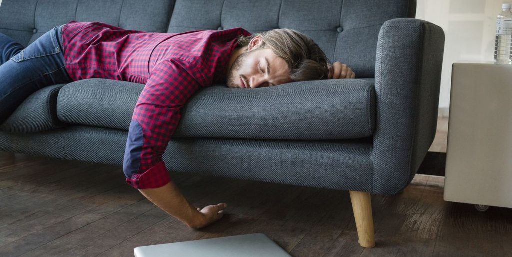 ¿Los aparatos tecnológicos y la mala nutrición contribuyen a tener sueño en exceso?