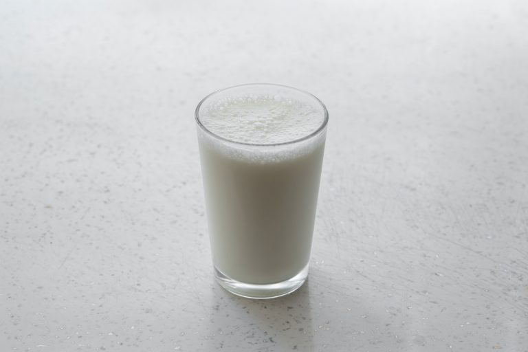 Huella ambiental: ¿Cuánto cuesta producir un litro de leche?