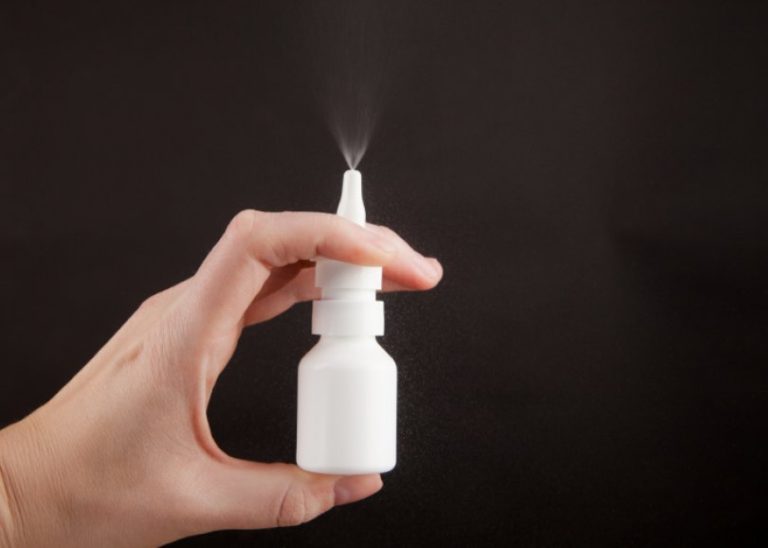 Investigan un spray nasal y de garganta para prevenir el contagio de COVID-19