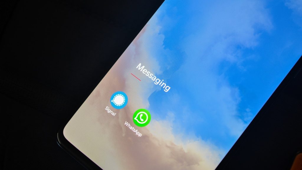 La encuesta en la app todavía no está integrada, pero puedes utilizar otros recursos