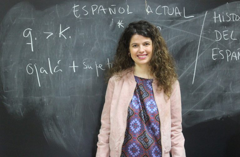 La filóloga Lola Pons recibe este martes Premio Nacional de Periodismo Miguel Delibes que convoca la APV