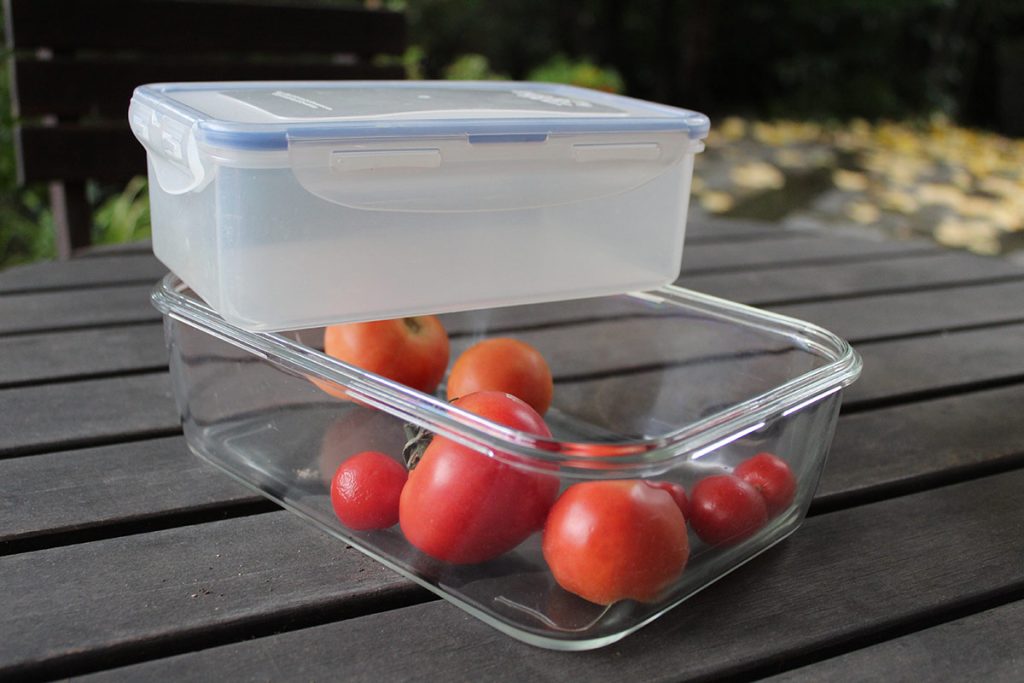 La importancia de tener tuppers de cristal y plástico 