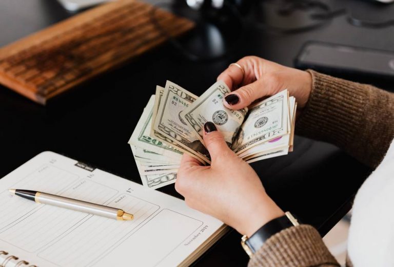 La subida del IPC y la alta demanda de algunos perfiles impulsarán un alza salarial