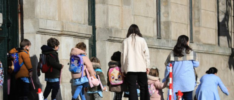 Las clases empezarán el día 10 en Galicia, donde los menores de 12 años que sean contactos harán cuarentena