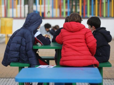 Murcia contratará a más de 800 docentes para cubrir las bajas de profesores en la vuelta a las aulas