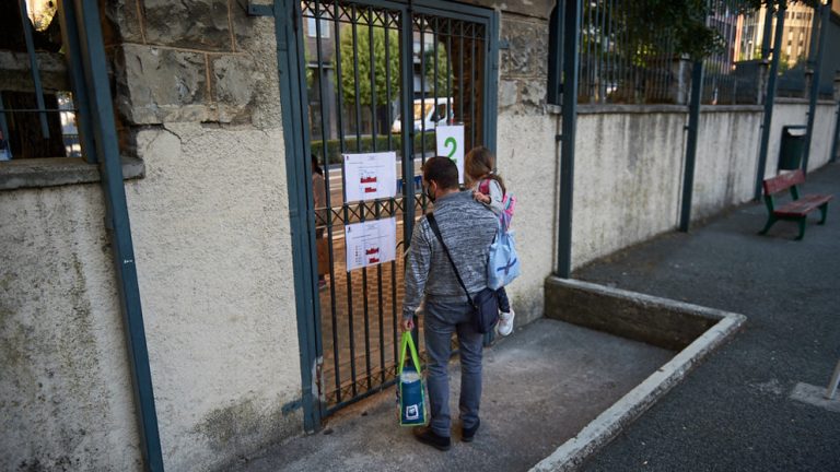 Navarra pone en marcha una nueva notificación automática de casos positivos de COVID-19 a familias y profesorado