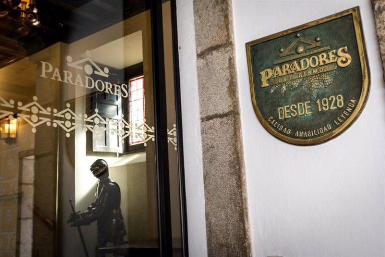 Paradores cierra 2021 con un beneficio de 3 millones de euros, frente a los 64 millones de pérdidas de 2020