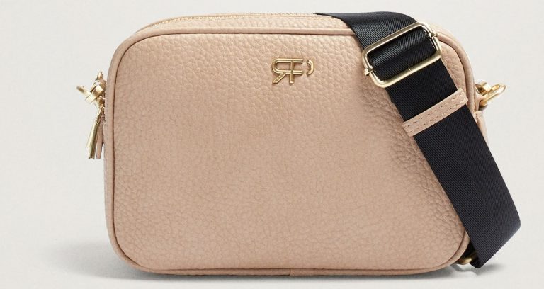 El bolso más aclamado de las rebajas de Parfois cuesta 15,99 euros