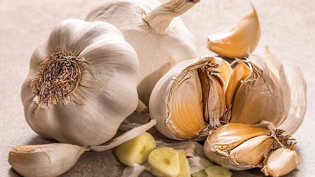 Migas: cómo hacerlas en poco tiempo sin que queden secas 58 Pon a dorar los ajos