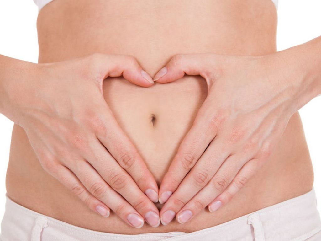 ¿Se deben realizar los mismos pasos si mi ombligo está para afuera?