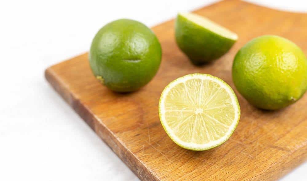 Por qué no debes tirar un limón después de exprimirlo