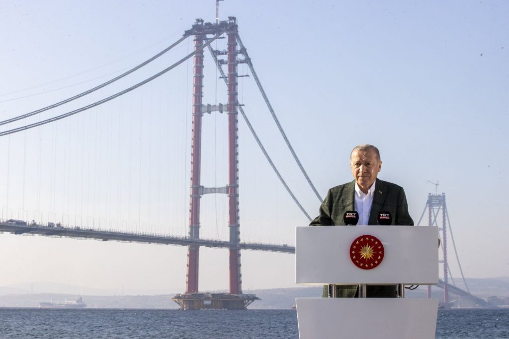 El puente más largo del mundo y otros que te darán vértigo 87 Presidente turco Erdogan junto al Canakkale