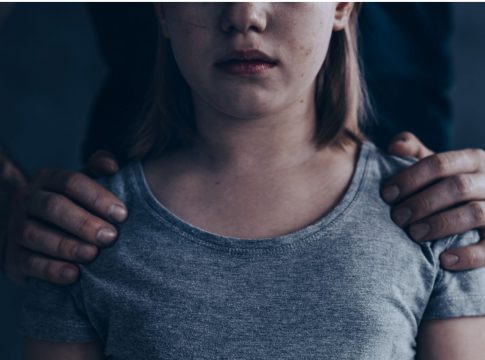 Prisión para un hombre acusado de abusar de su hija, menor de edad, en Vilagarcía