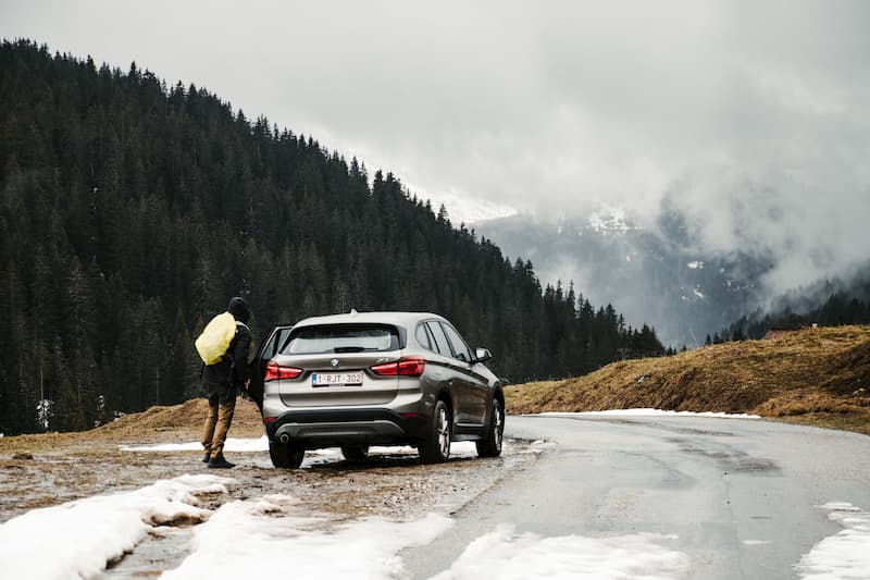 Qué hacer si pisas una placa de hielo con el coche