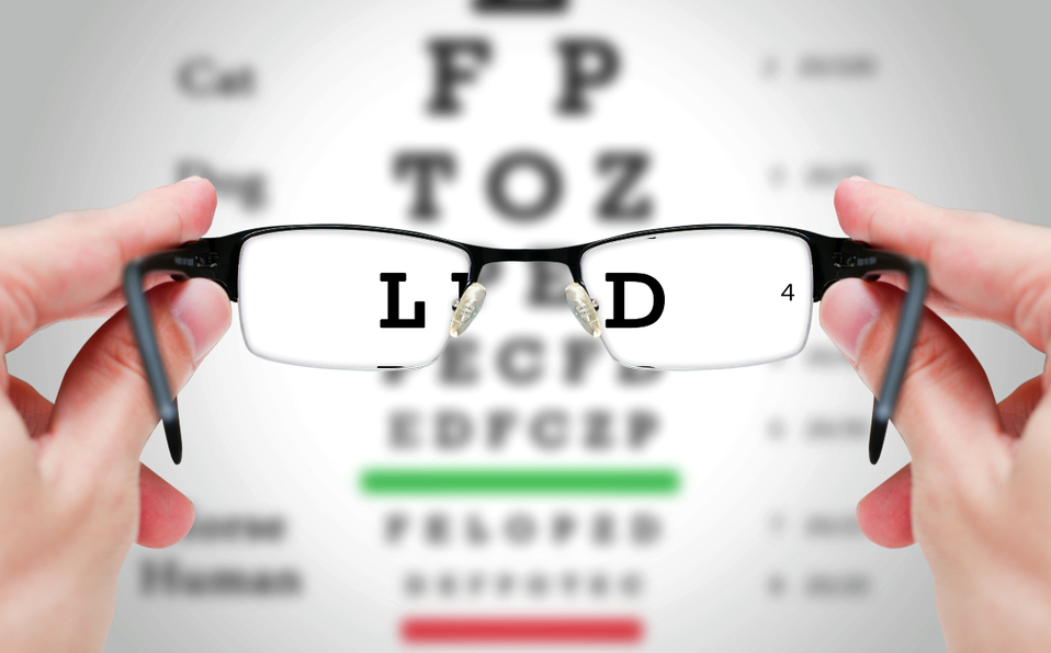Señales que te avisan que necesitas gafas