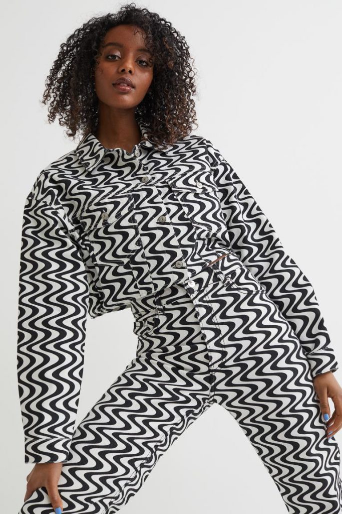 Una de las mejores chaquetas del mercado, la cropped de sarga