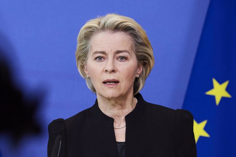 Von der Leyen lamenta que la igualdad de género en grandes empresas de UE no avance 'suficientemente rápido'