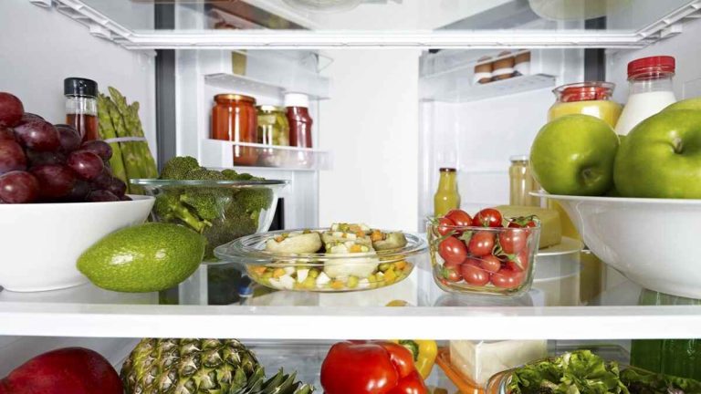 Estos alimentos nunca debes guardarlos abiertos en la nevera