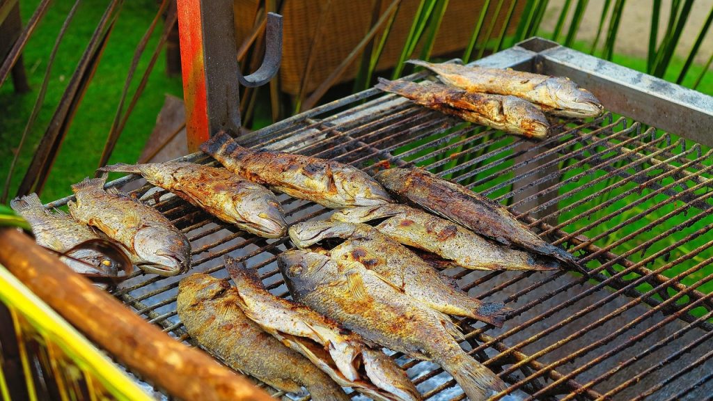 El truco del pescado a la parrilla para no dejarte la mitad pegado