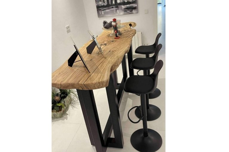 Vestir los espacios con belleza y elegancia con las mesas de olivo de Encimeras de Olivo