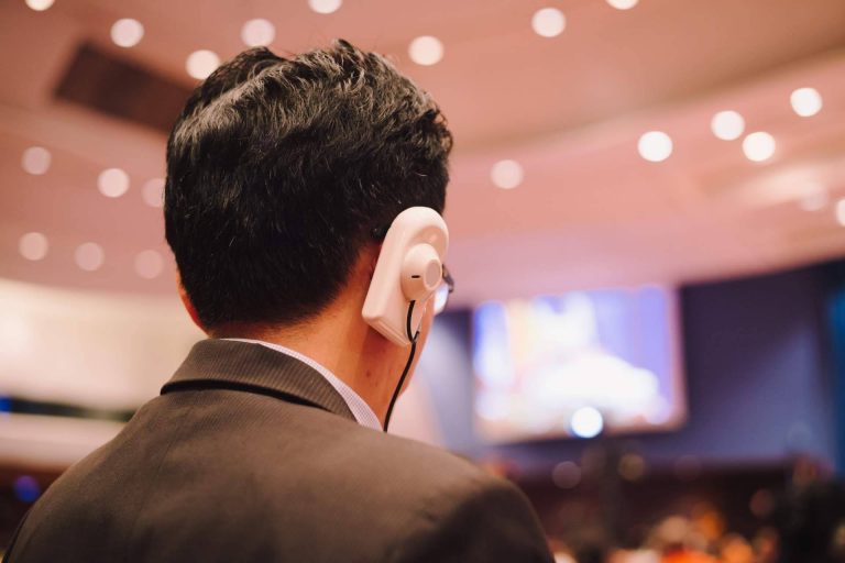 ENAI E-Consulting Internacional, la agencia de traducción jurada que brinda interpretación simultánea en conferencias y otros eventos