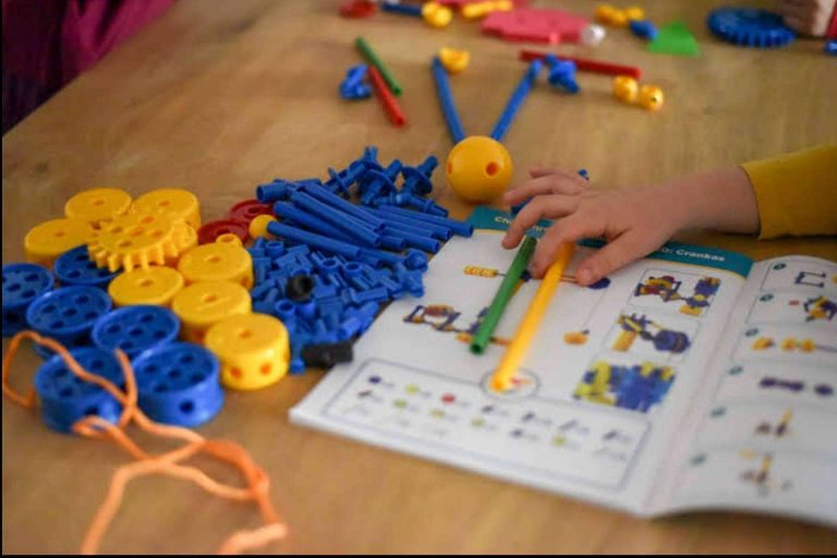 Broks, los juguetes que permiten a los niños inventar y construir