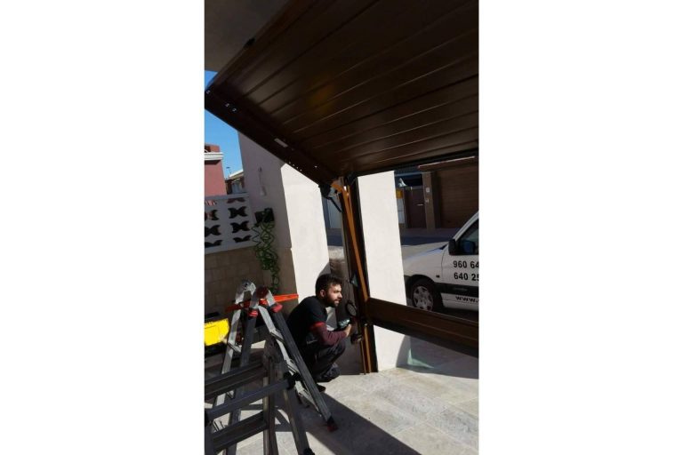 Puertas de garaje adaptadas a los clientes que combinan seguridad y tecnología, de la mano de Overlap