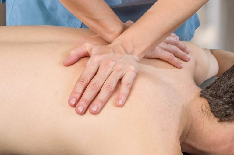 Los ajustes quiroprácticos ayudan a mejorar la lumbalgia, por Centre Chiropractic