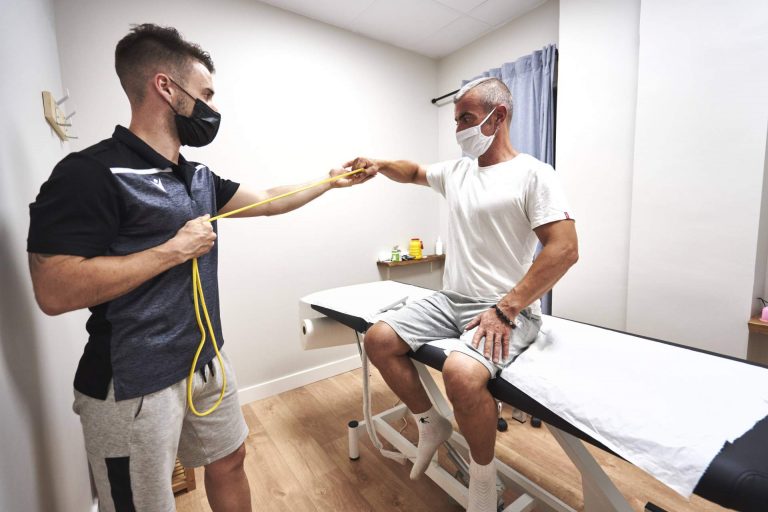 La importancia de la fisioterapia para mejorar el dolor de espalda, por FiMov