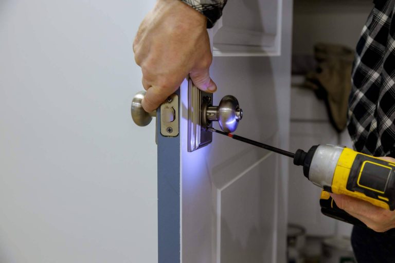 Cerrajeros expertos ofrecen sus servicios en Málaga las 24 horas