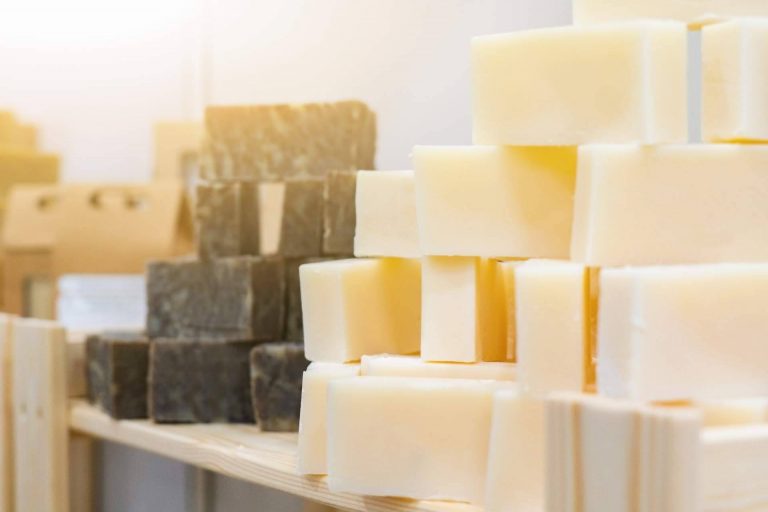 Cosmética sólida para reducir el uso de envases de la mano de Sara Sierra