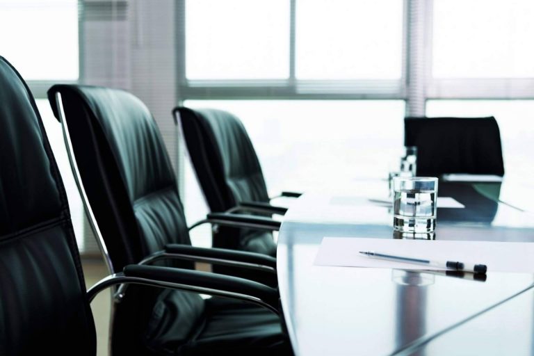 Los beneficios de beber agua en el trabajo, por Atrium Salud