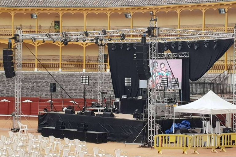 Servicios de alquiler equipos de sonido, iluminación y audiovisuales para fiestas y eventos de DCPRO