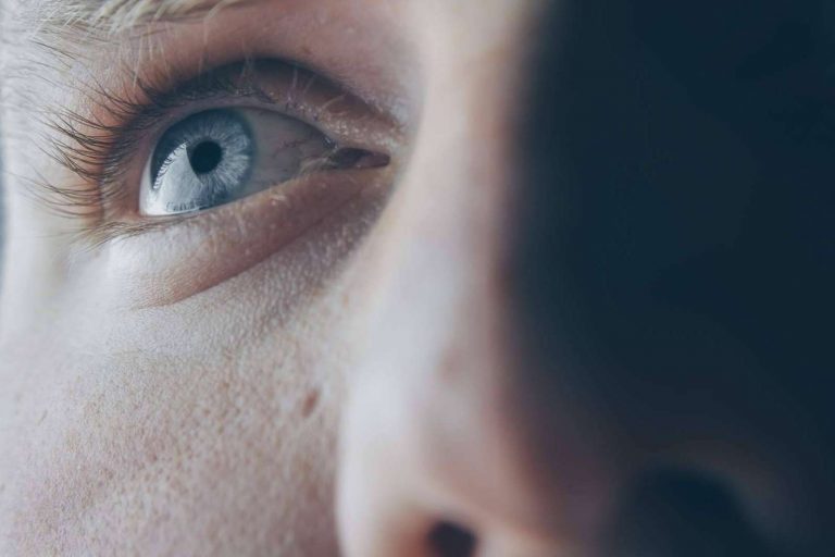 ¿Cómo evitar el síndrome de ojo seco con una higiene ocular adecuada?