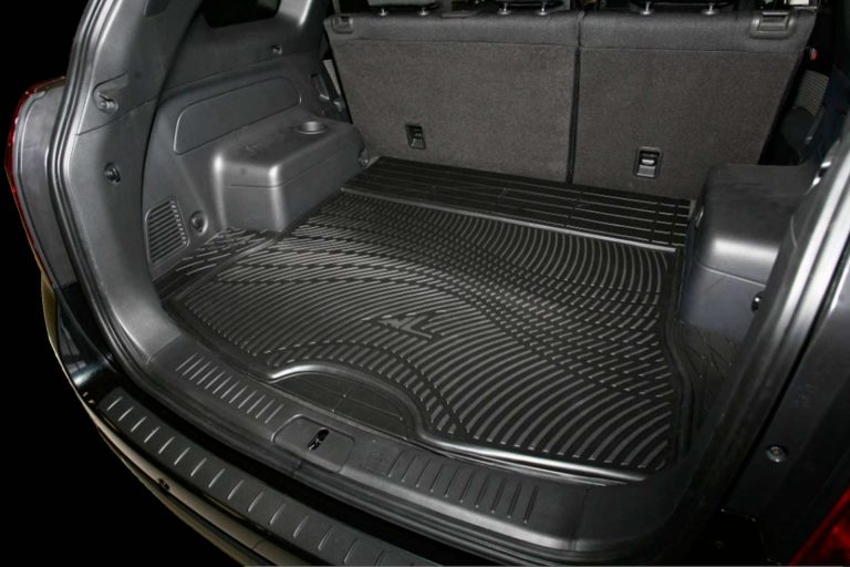 Extenso catálogo de protectores de maletero con bordes en Distribuciones Cantelar