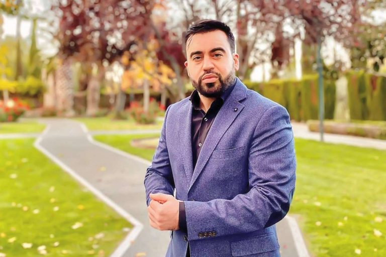 'Mirando al mar, soñé', la obra literaria de Jorge Perales Nieto de la que todo el mundo habla en Gerona