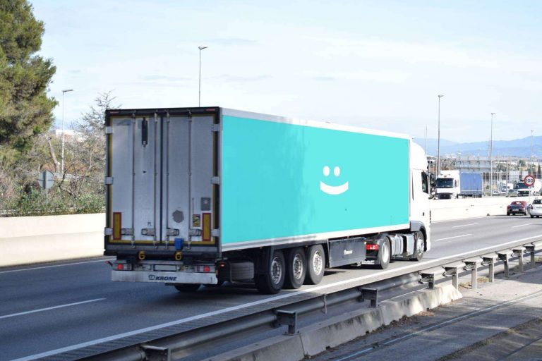 ¿Es rentable ganar dinero con publicidad en el coche?