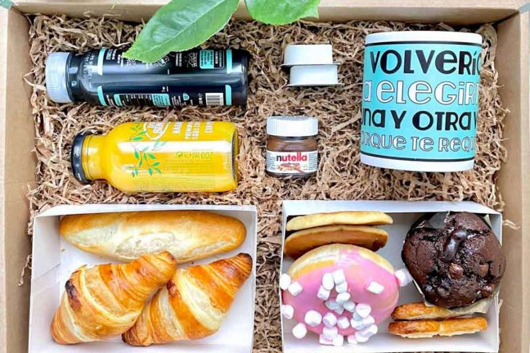 Las flores, un complemento perfecto para las cajas gourmet de regalo de Las Flores No Se Comen