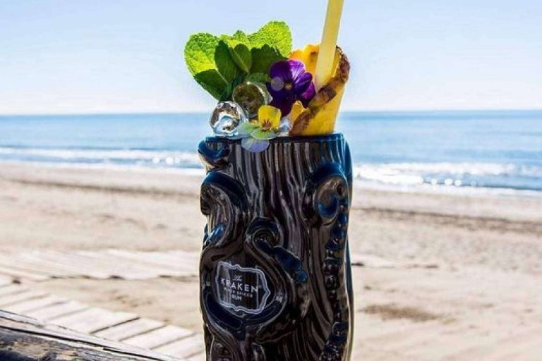 Aquí Te Quiero Ver, el chiringuito de Marbella que ofrece servicios de coctelería