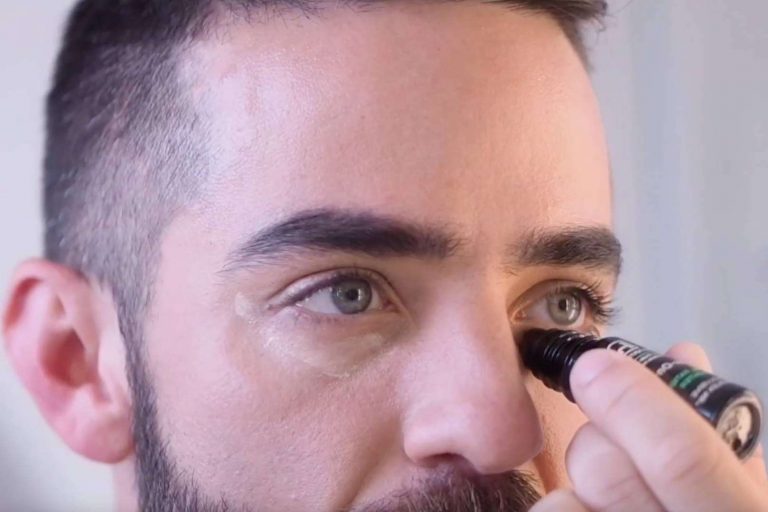 Los hombres también pueden olvidarse de las ojeras de la mano de Homo Naturals