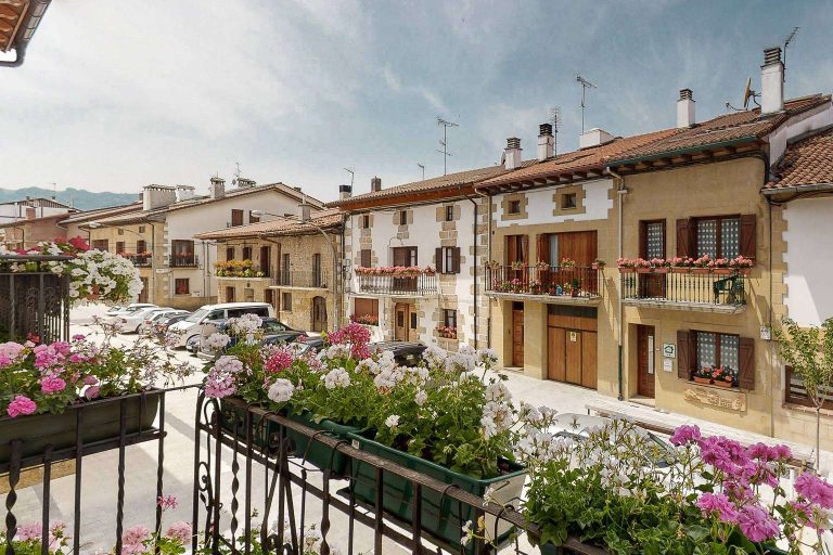 Disfrutar de unas vacaciones es posible en la casa rural contemporánea Ixurkonea