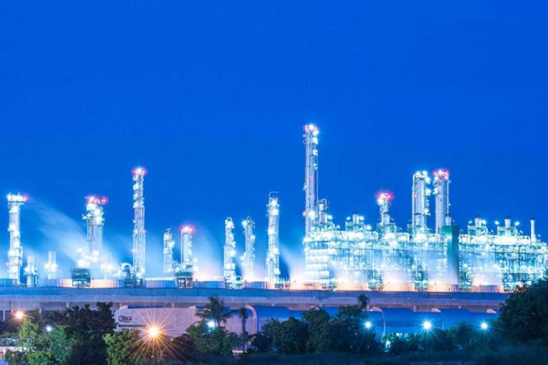 ¿Cómo capturar el CO2 de las refinerías y plantas químicas y emplearlo para fabricar nuevos combustibles?