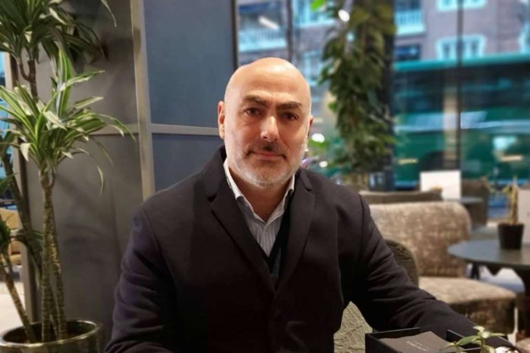 Diego Mateos, experto energético, analiza si la energía nuclear y el gas natural son un buen apoyo a las renovables