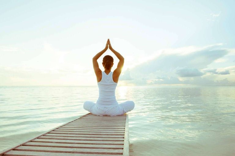 El Viajero Feliz recomienda algunos de los mejores cursos de yoga en India