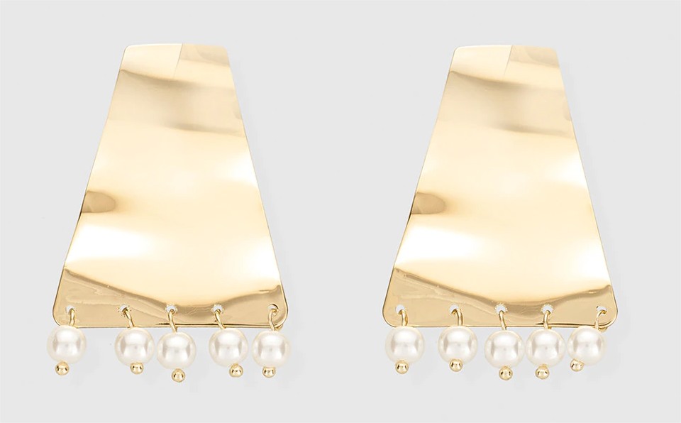 pendientes largos dorados perlas