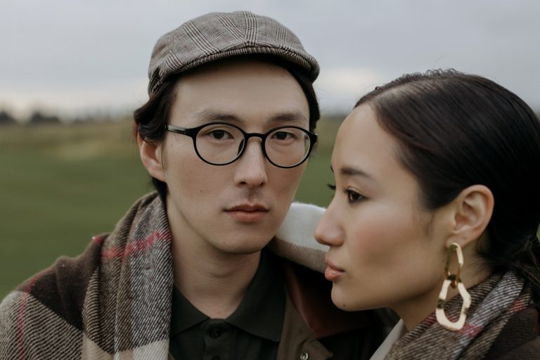 Enfermedades que puedes sufrir por llevar las gafas sucias