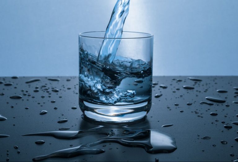 Qué les pasa a mis riñones si tomo poca agua