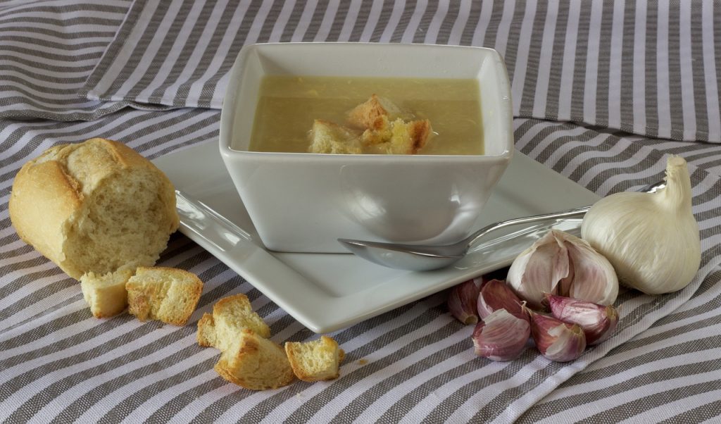 10 recetas por menos de 3 euros si quieres ahorrar 25 sopa de ajo